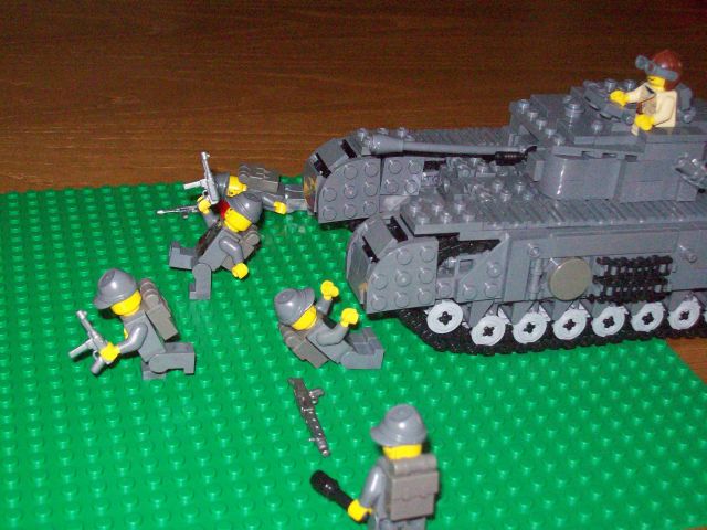 panzerfaustplease001.jpg