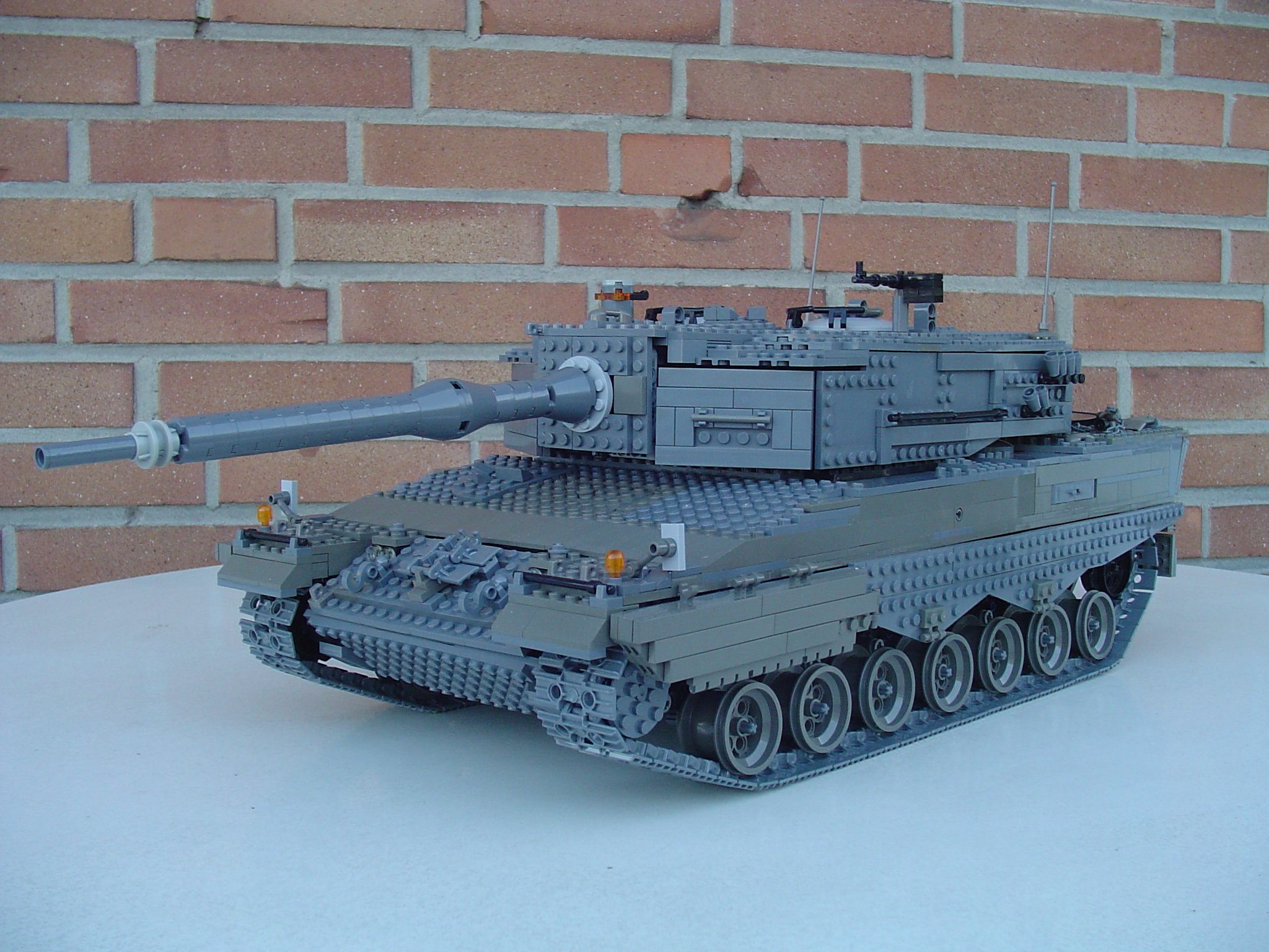 leo1979.jpg