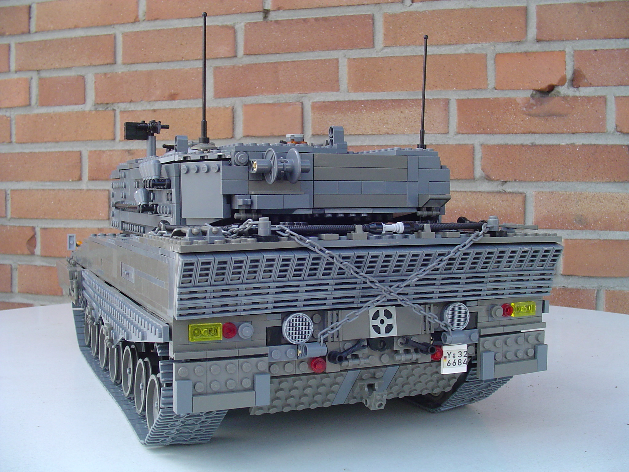 leo1982.jpg