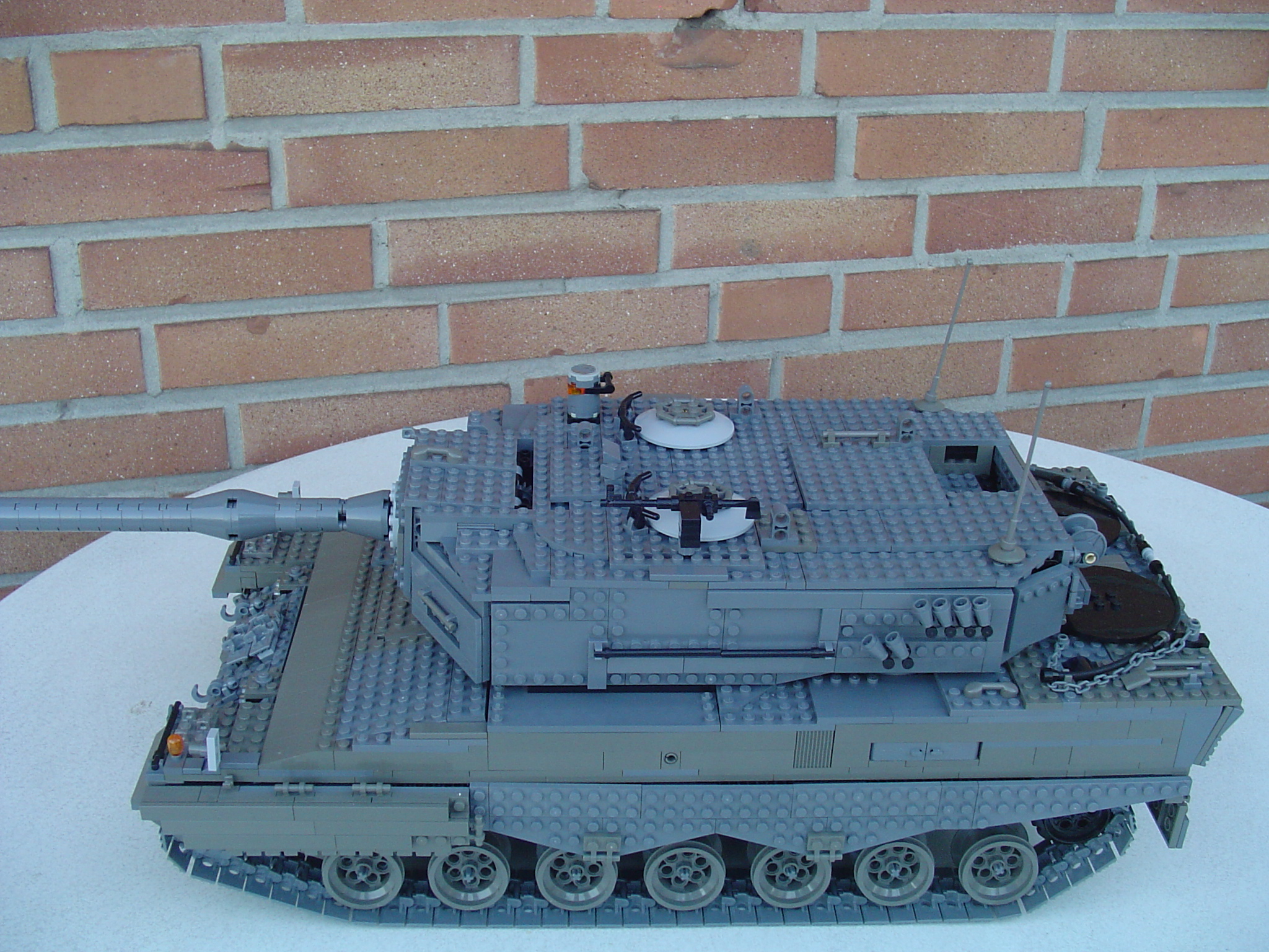 leo1987.jpg