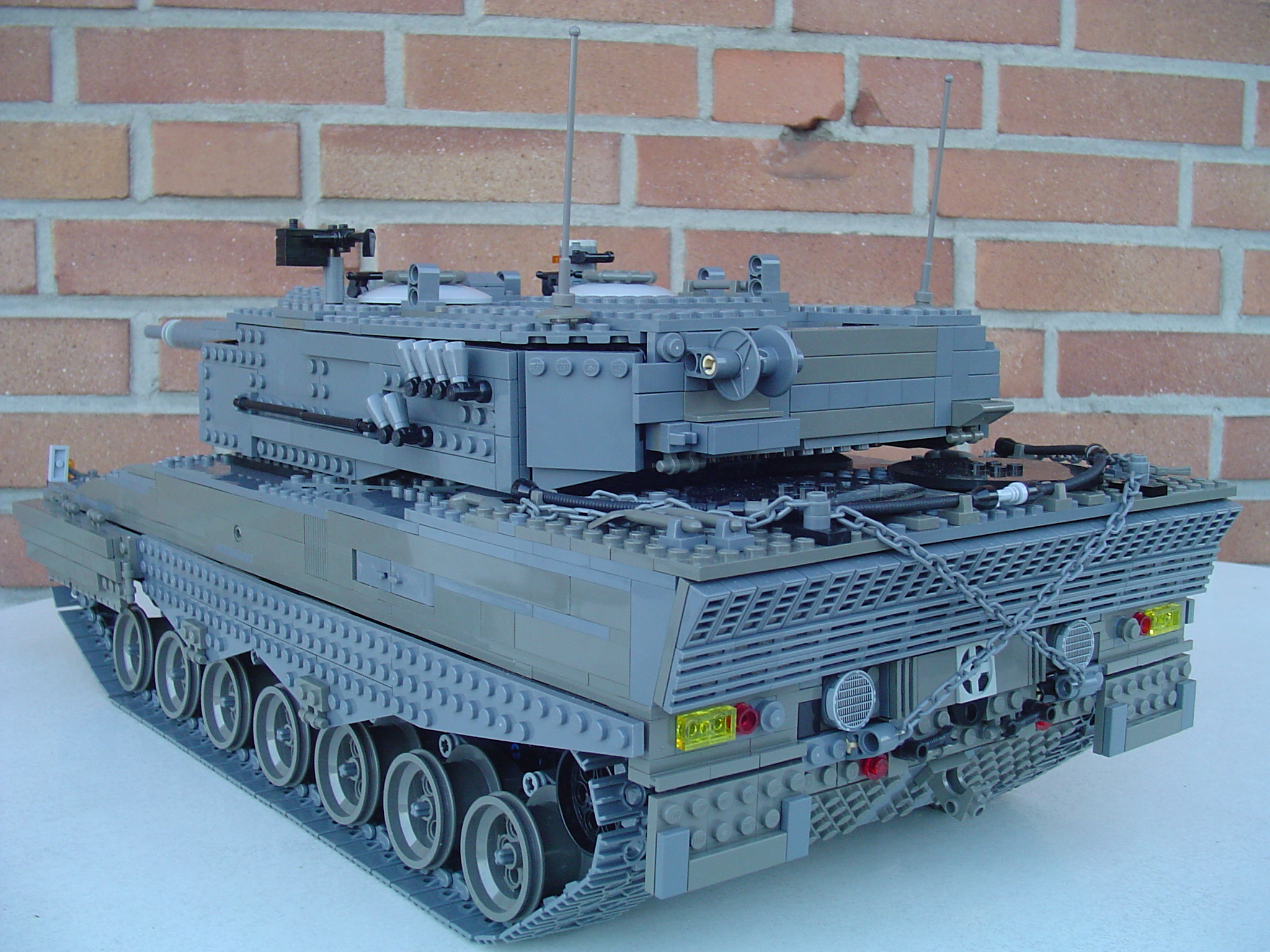 leo1988.jpg