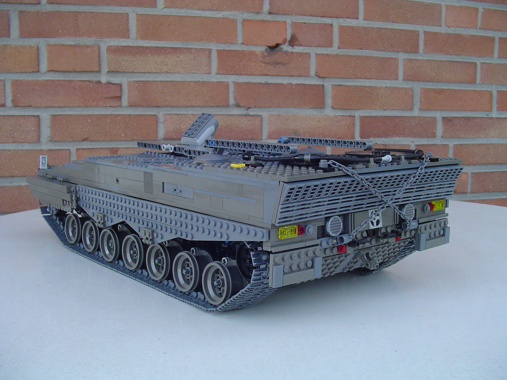 leo1997.jpg