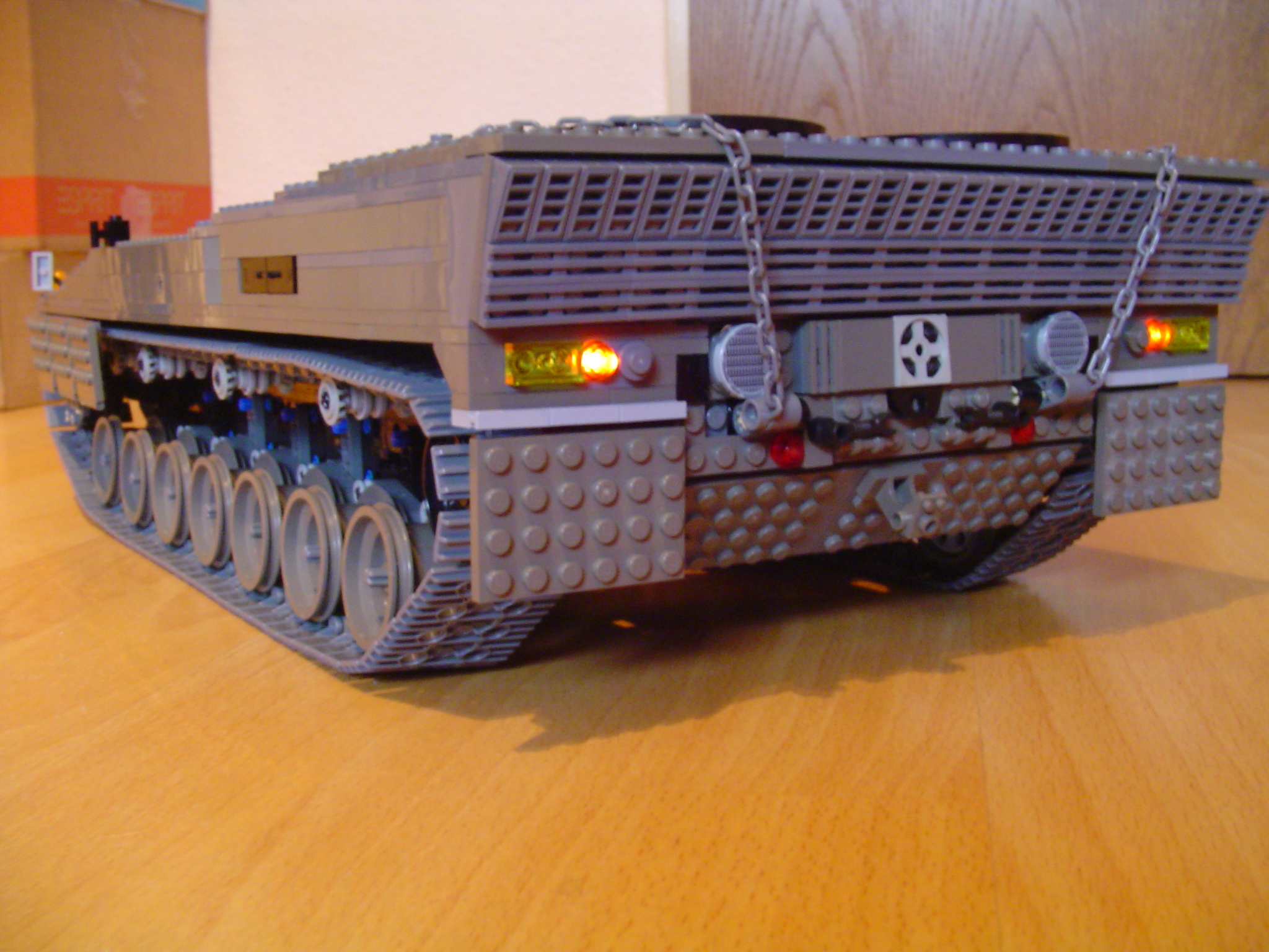 leo1998.jpg