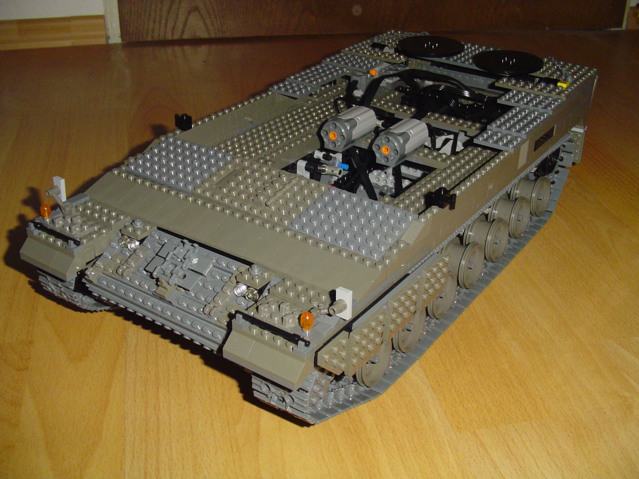 leo1999.jpg