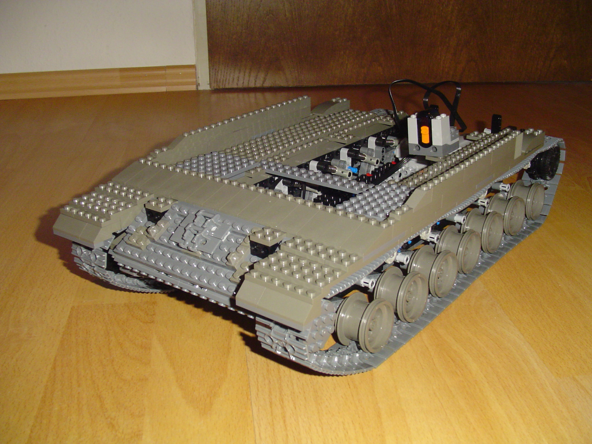 leo2000.jpg
