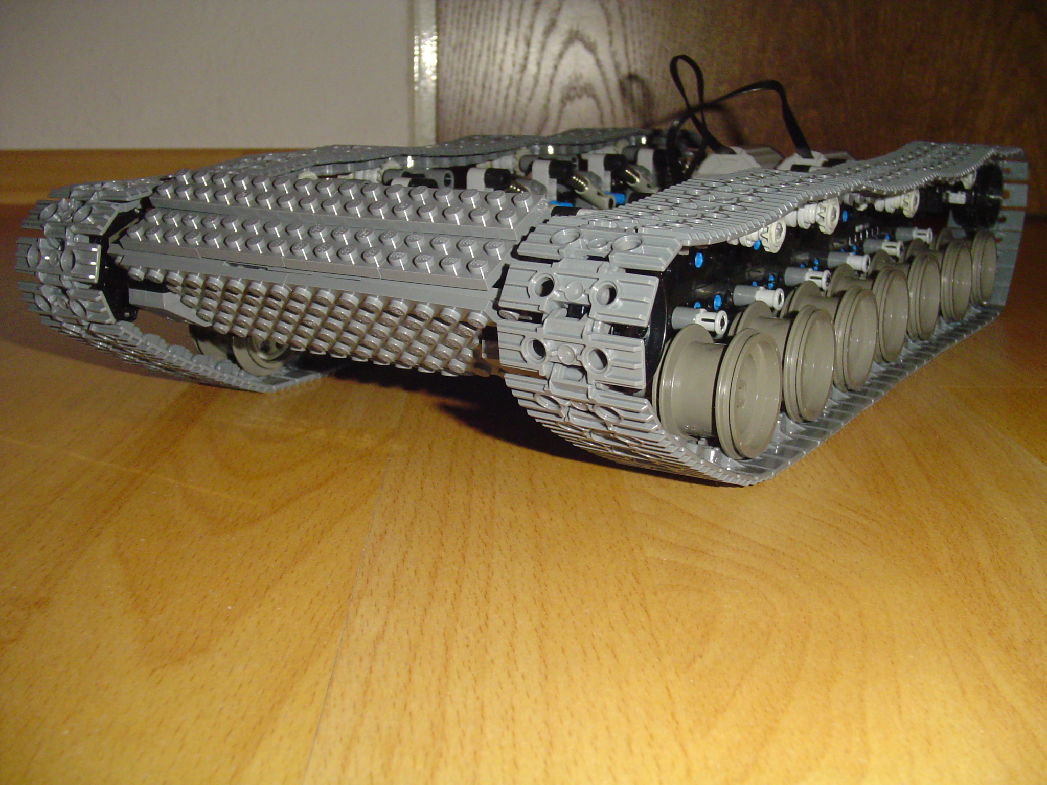 leo2001.jpg