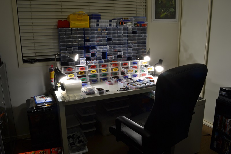 messy_desk.jpg