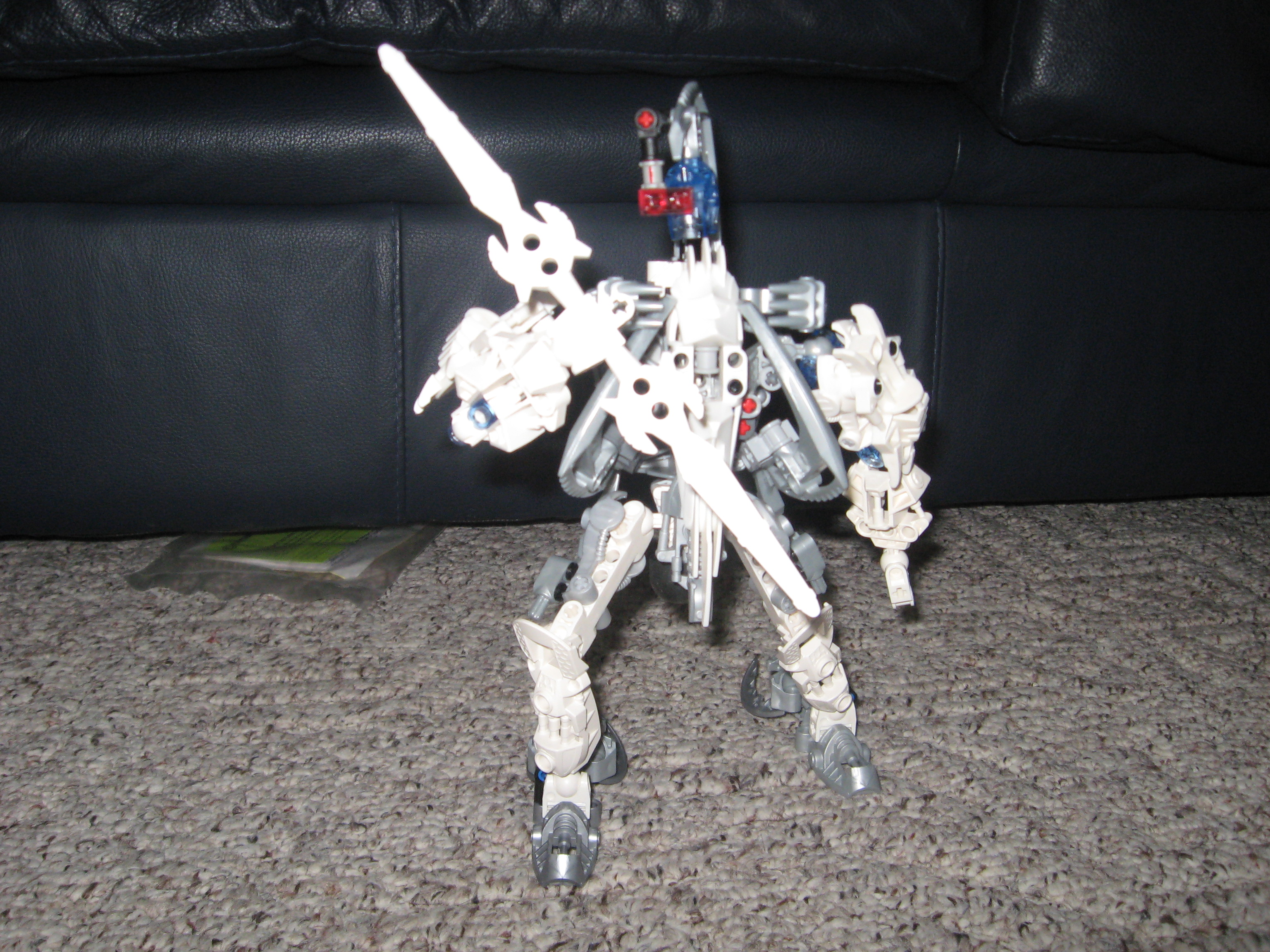 moc_white_dark_hunter_002.jpg