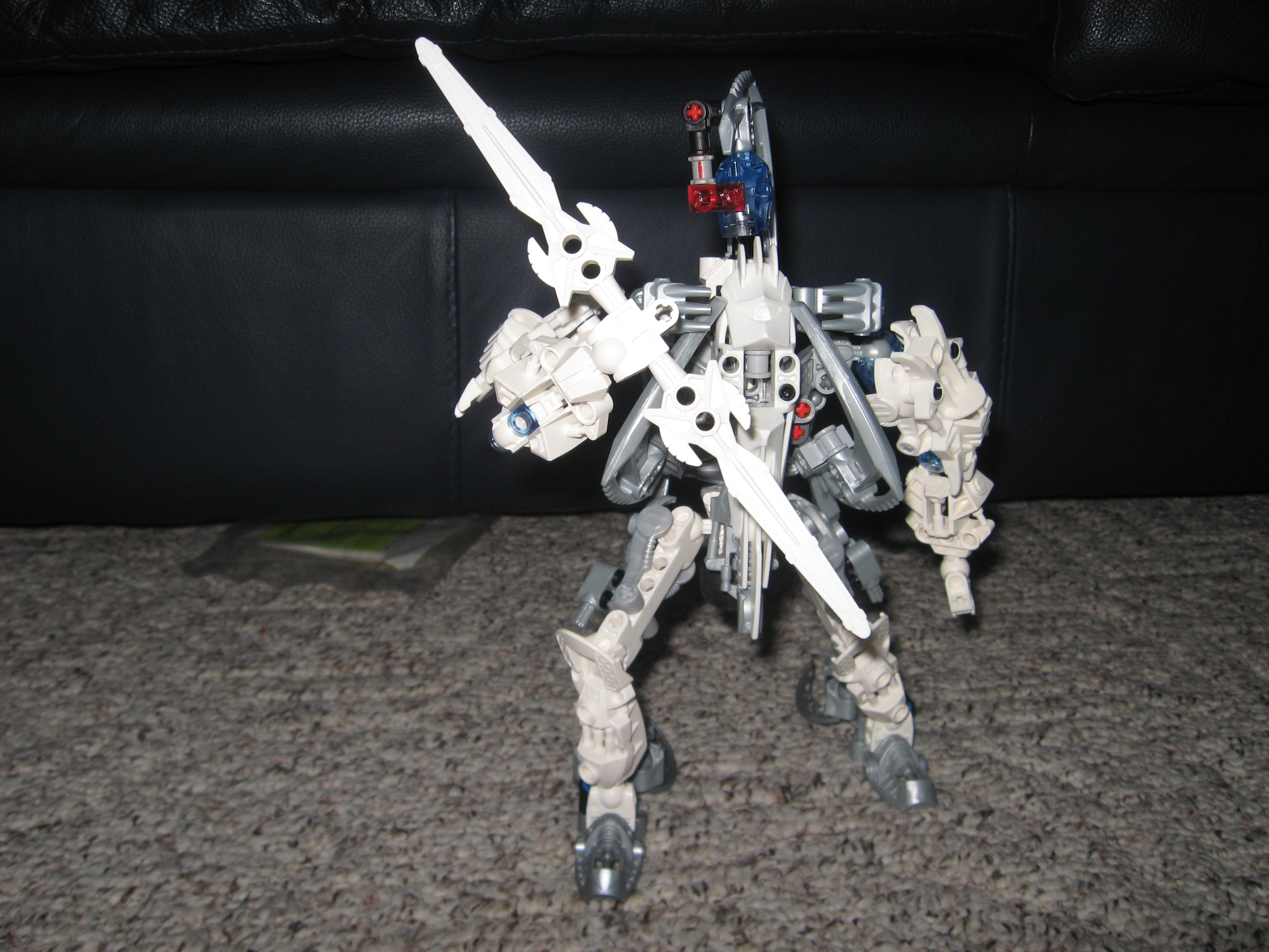 moc_white_dark_hunter_003.jpg