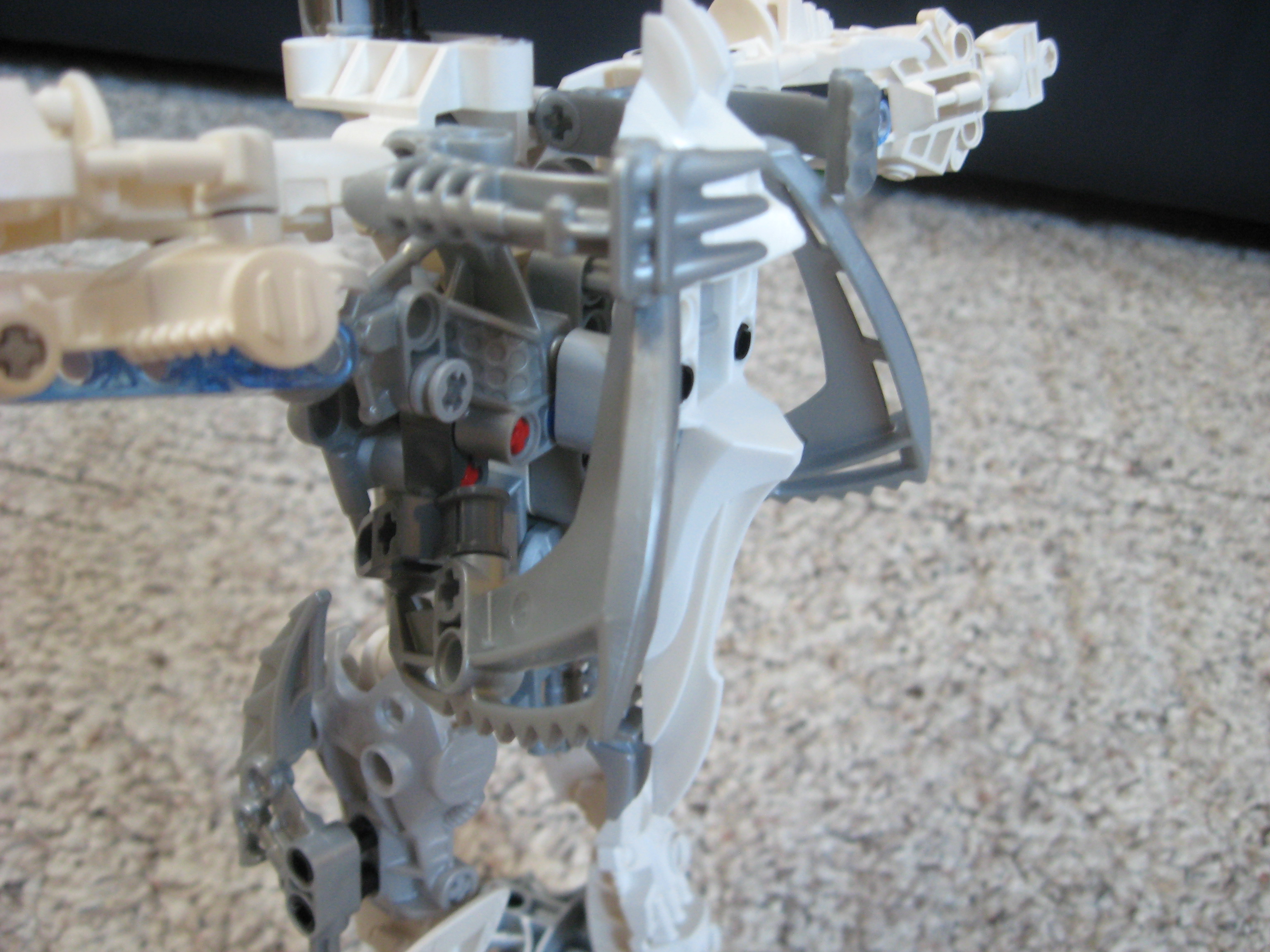 moc_white_dark_hunter_006.jpg