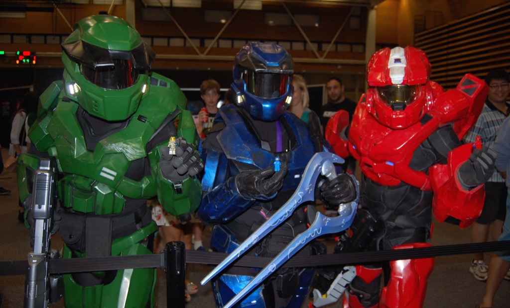 halo_spartan_and_minifigs.jpg