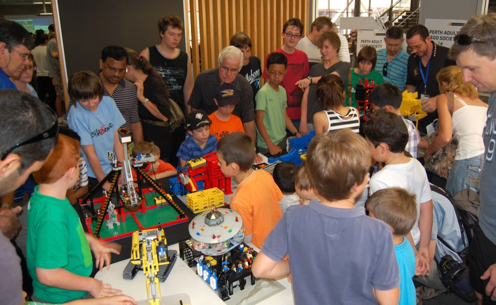 13-crowd1.jpg