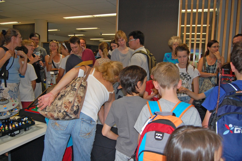 14-crowd2.jpg