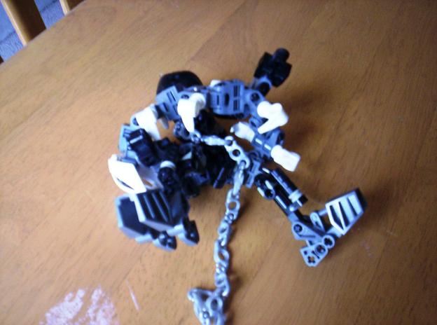 bionicle_hollow_2_004.jpg