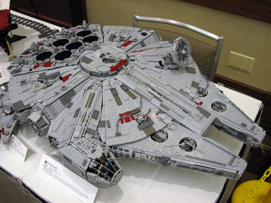 brickworldfalcon1476.jpg