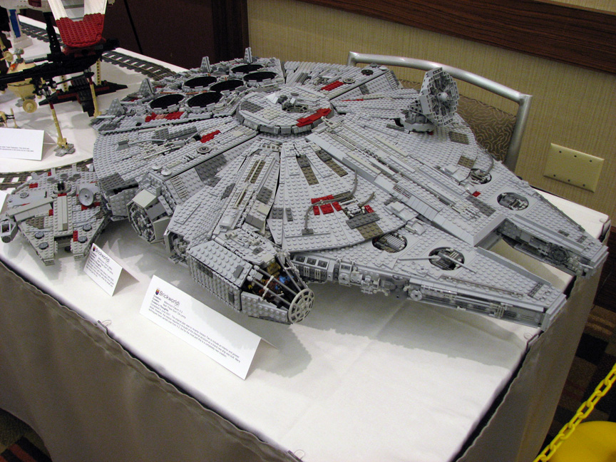 brickworldfalcon1477.jpg