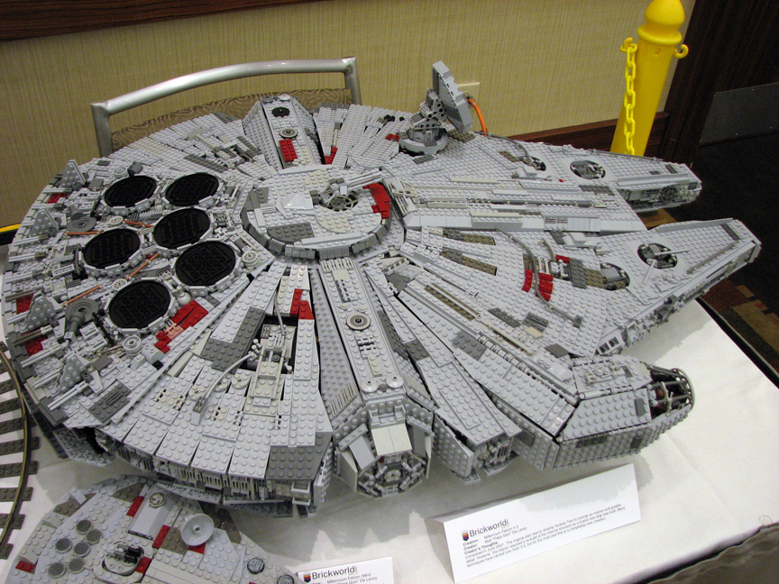 brickworldfalcon1482.jpg