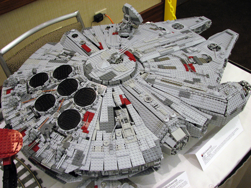 brickworldfalcon1483.jpg