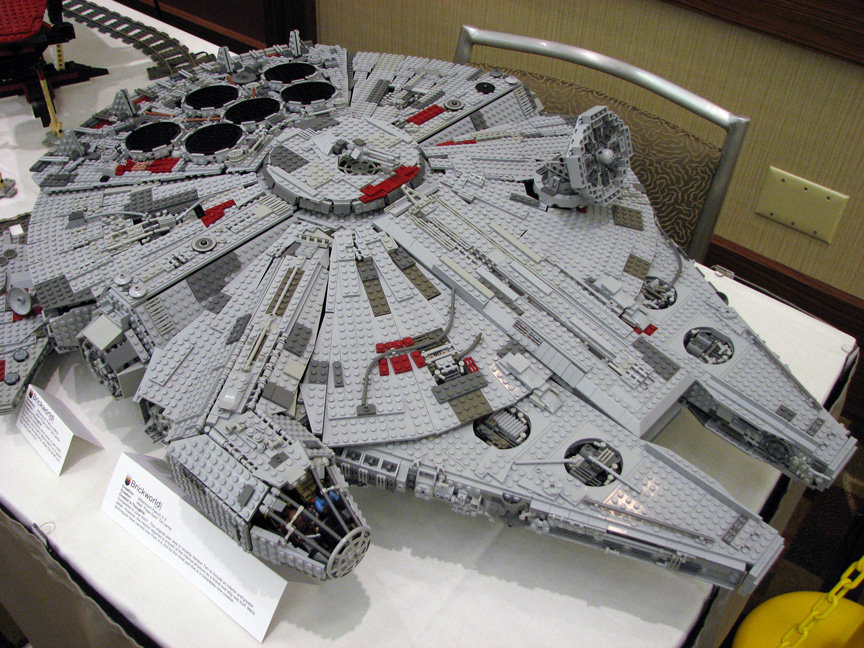 brickworldfalcon1484.jpg
