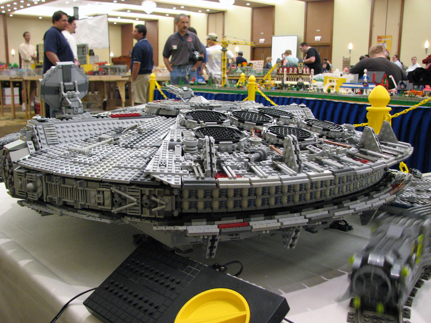 brickworldfalcon1486.jpg