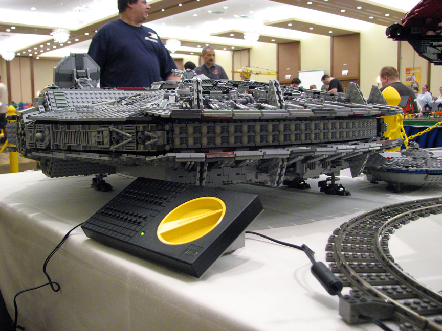 brickworldfalcon1487.jpg