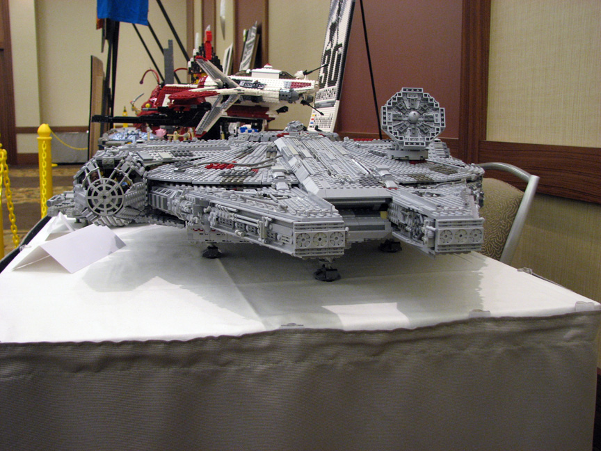 brickworldfalcon1810.jpg