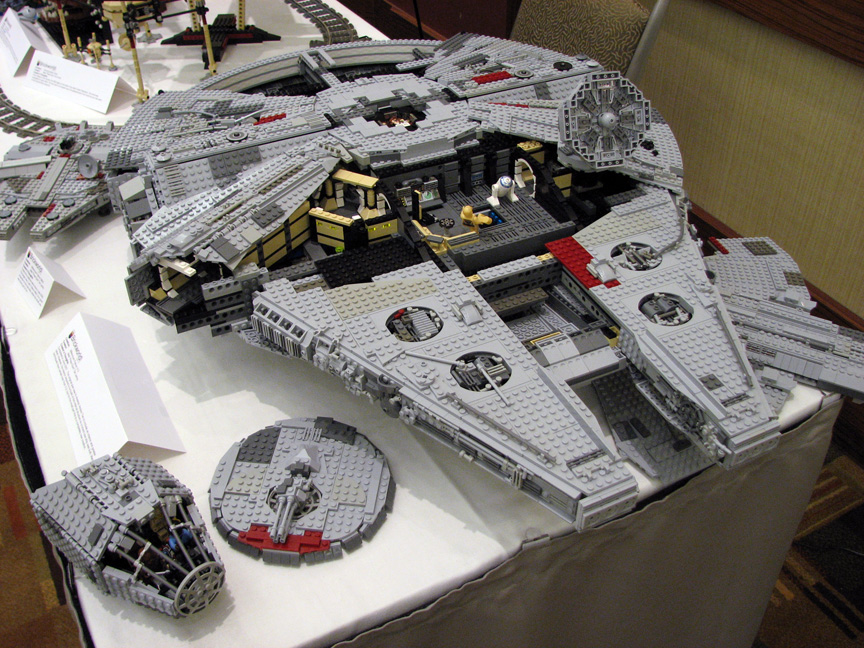brickworldfalcon1820.jpg