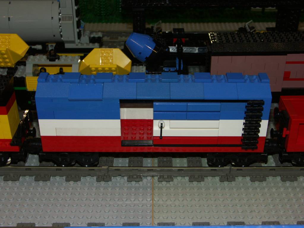 freelug-trains-on-belug-layout_01.jpg