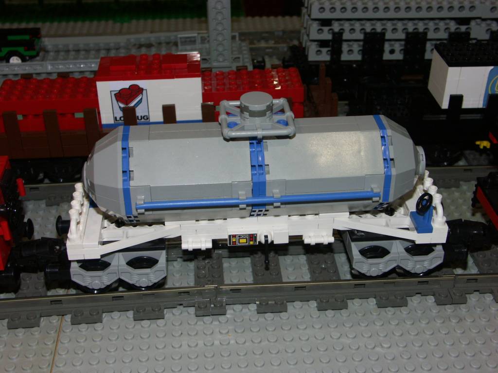 freelug-trains-on-belug-layout_02.jpg