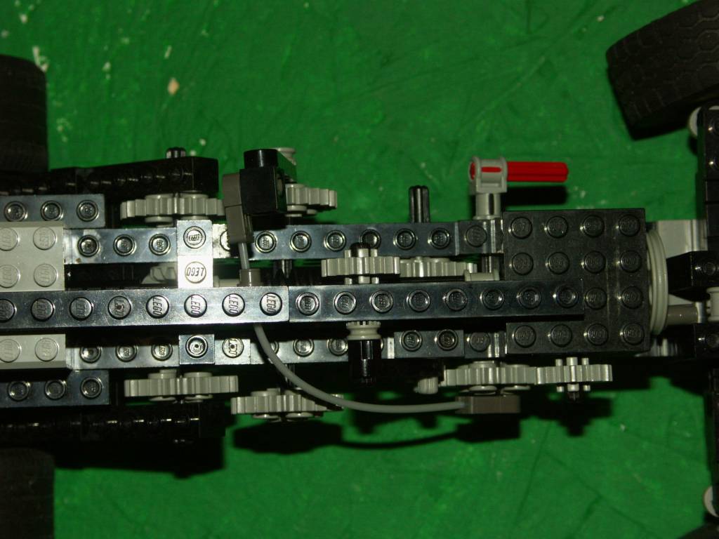 technic_car-driving_and_steering-with-1-motor-2.jpg