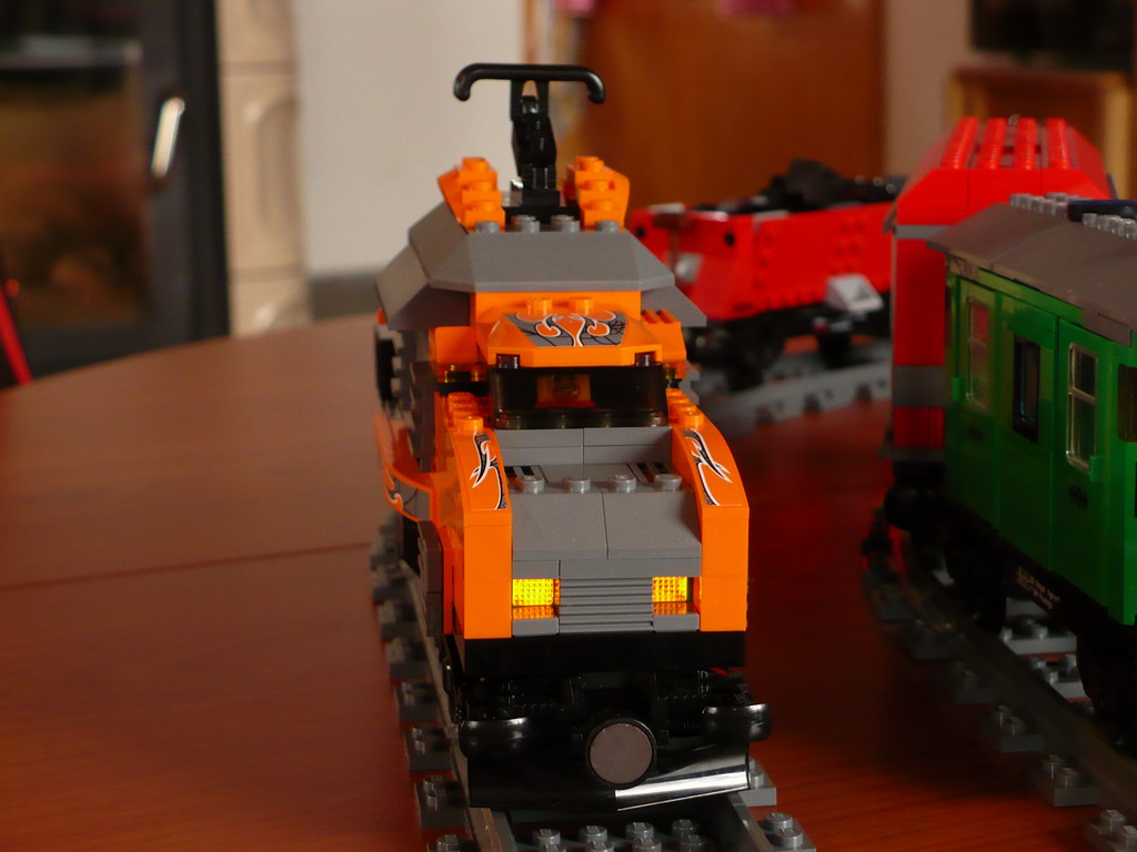 orange_sentinel_16_-_lights.jpg