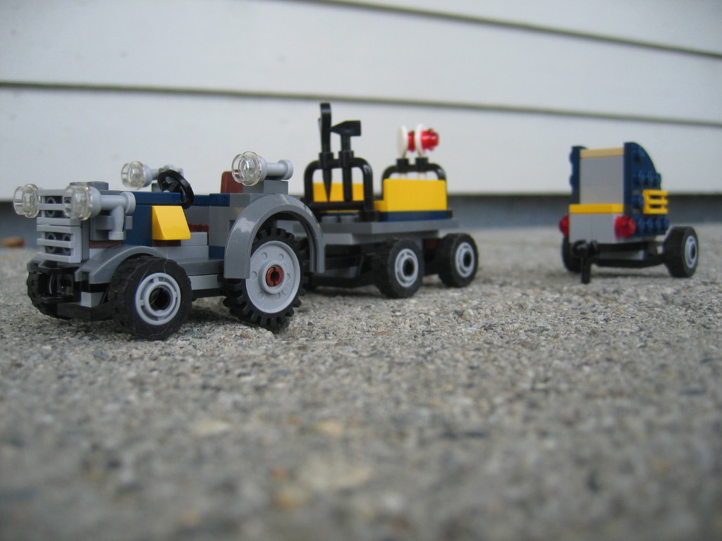 016-tracktorfrontside.jpg