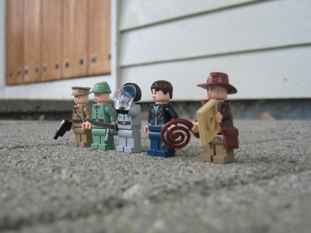 023-minifigfrontside.jpg