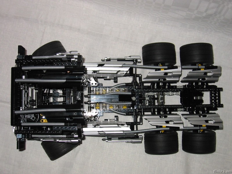 8458-2_mov_02.jpg