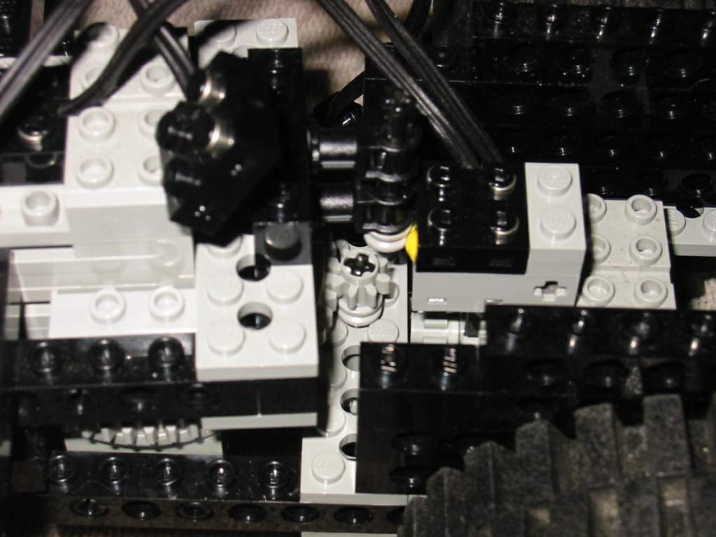 model_1_steering_detail_1.jpg