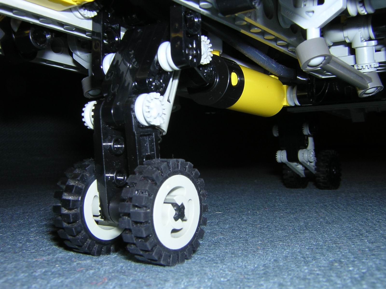12_landing_gear.jpg