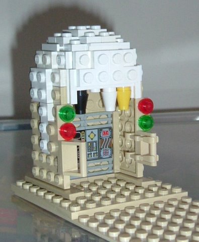 r2_kiosk_gone_for_oil_break.jpg