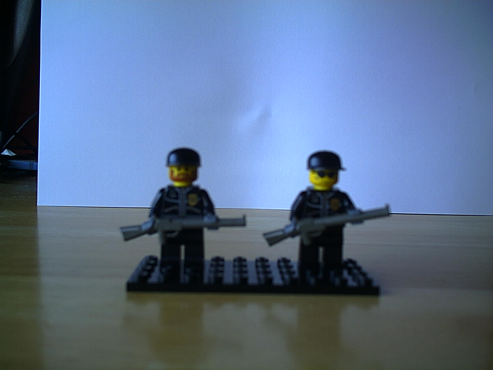 armed_cops_3.jpg