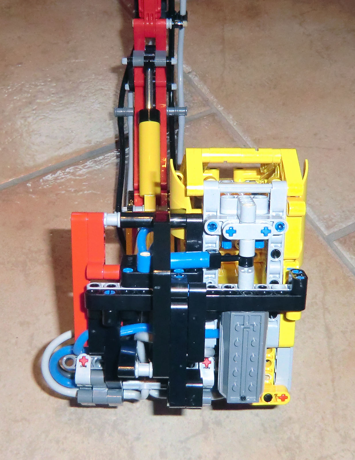 arocs_crane_pump_1.jpg