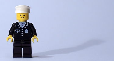 09_minifig_front_small.jpg