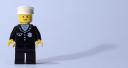 09_minifig_front_small.jpg