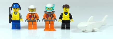 09_minifigs1_small.jpg
