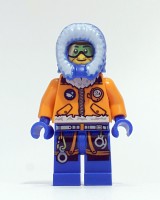 09_minifigs_front_small.jpg