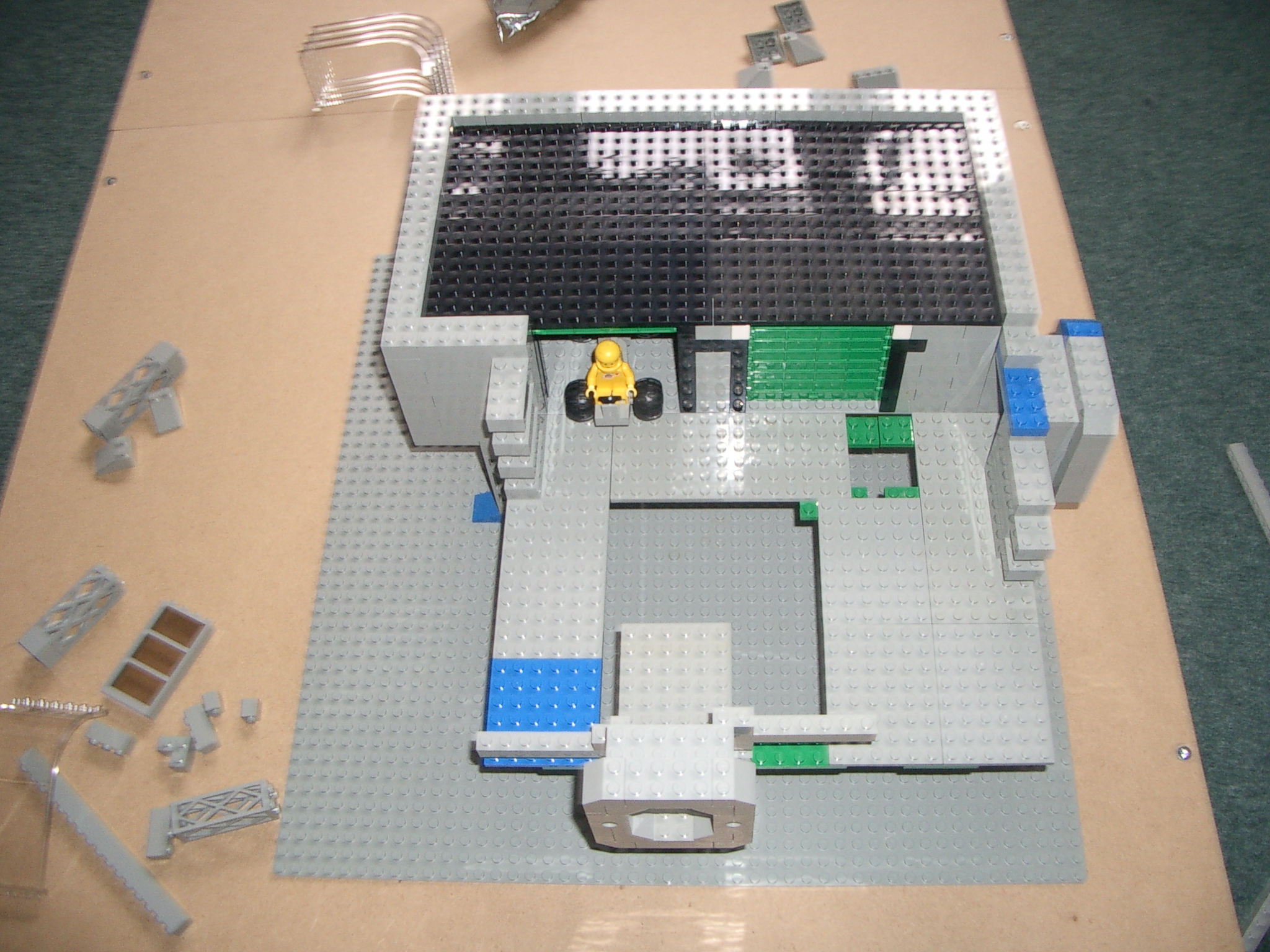 moonbase_garagelift_uc1.jpg