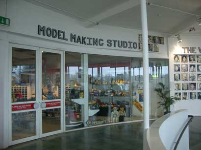 modelshop200304.jpg