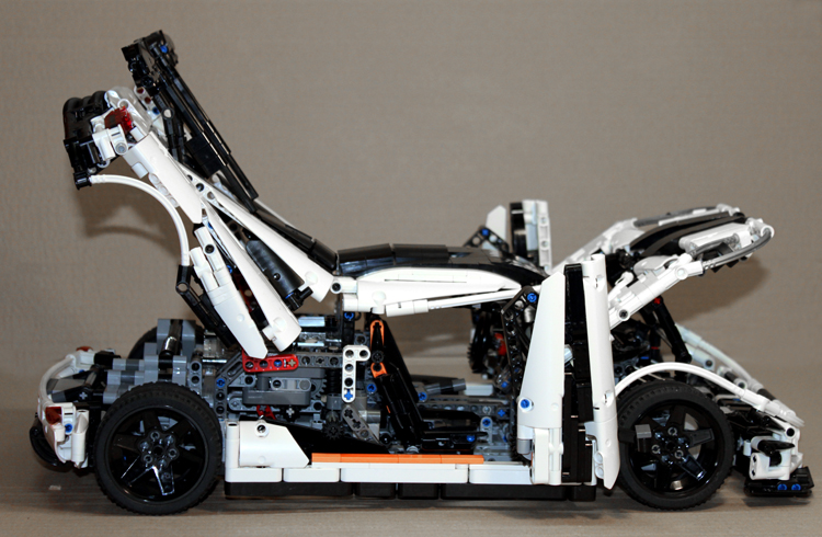 koenigsegg_one-1_right_open.jpg