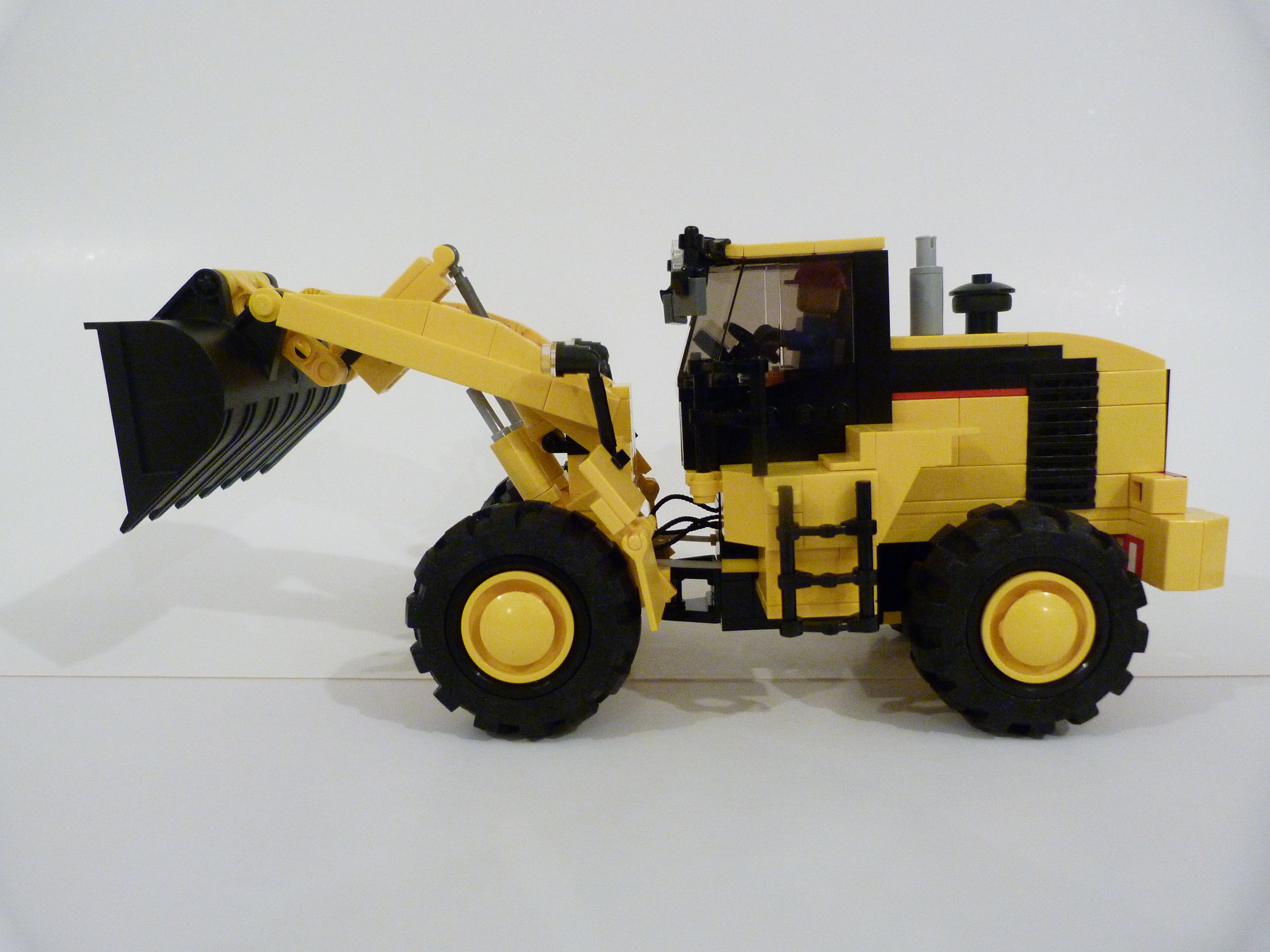 new_cat_wheel_loader_013.jpg