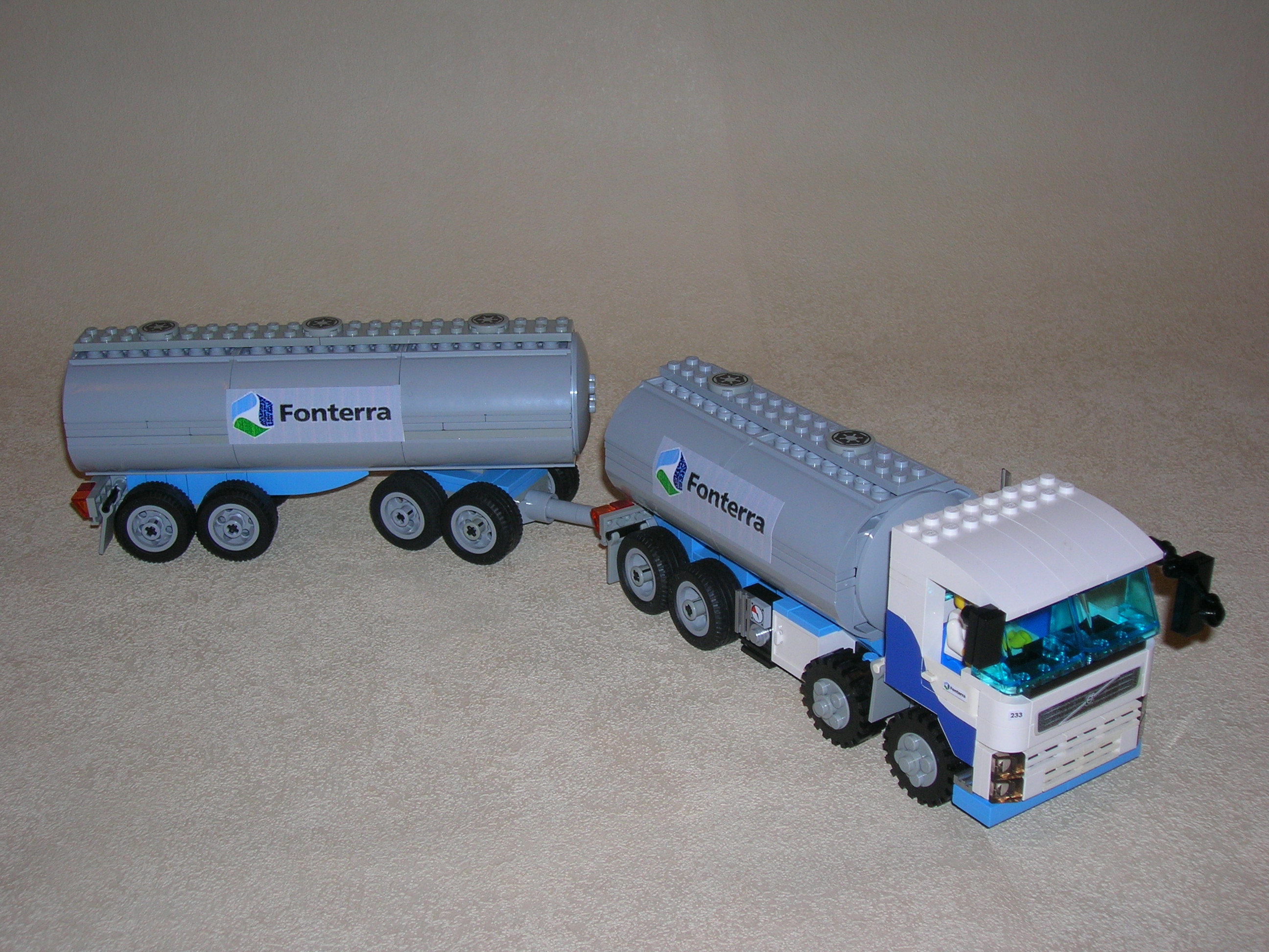 volvo_fh10_fonterra_milk_tanker.jpg