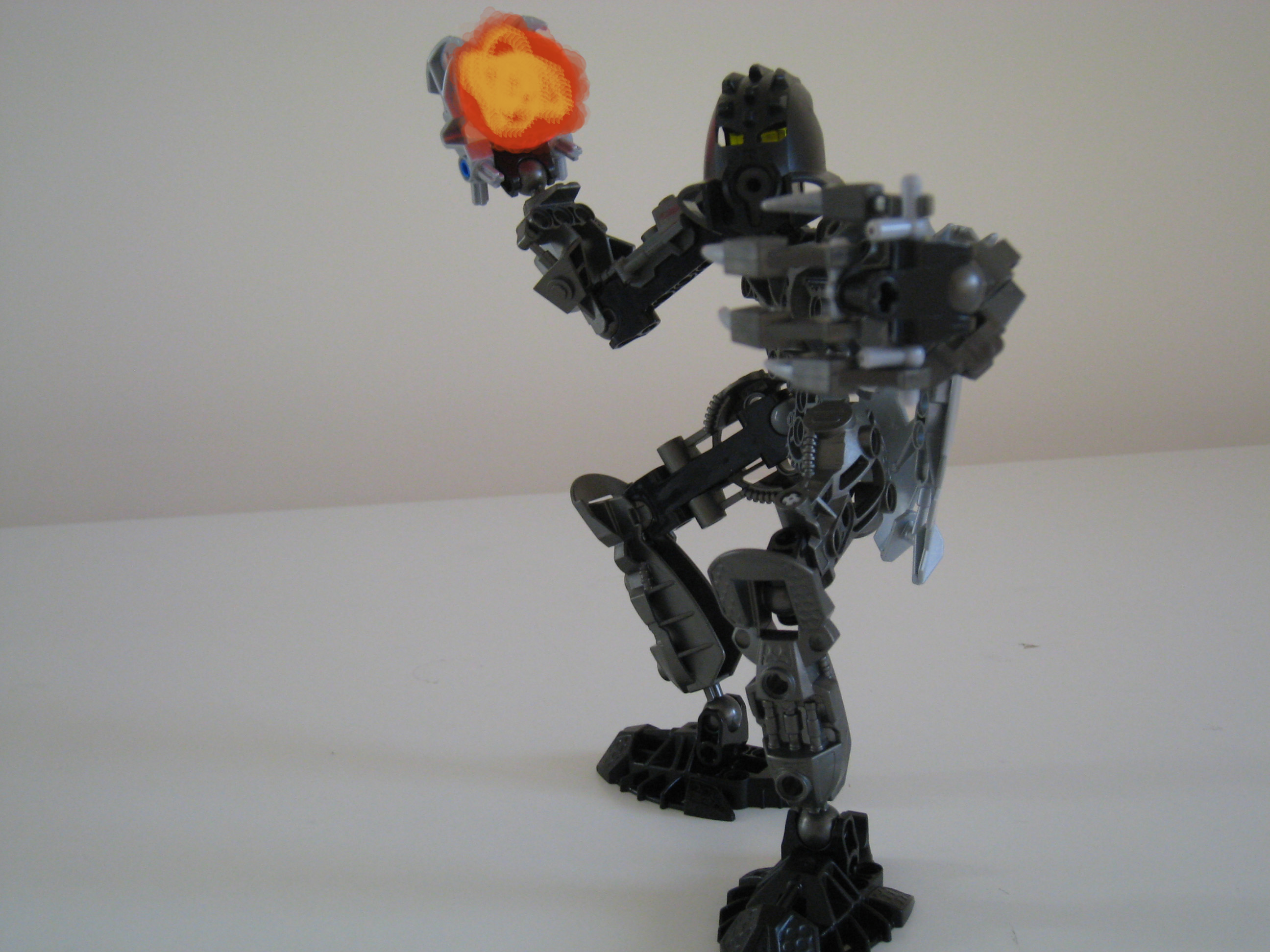 toa_fachari_pose.jpg