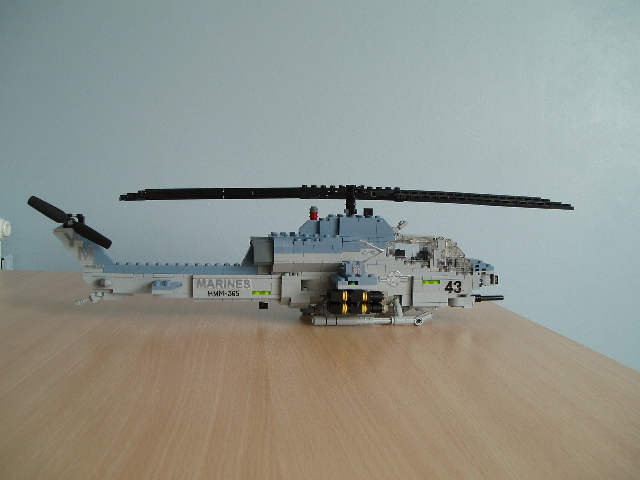 ah1w_04.jpg